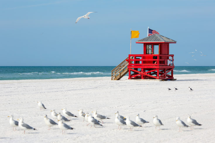 Red,Wooden,Lifeguard,Hut,On,An,Empty,Morning,Beach